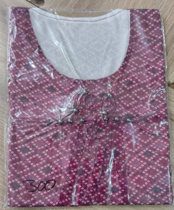 మెజెంటా కలర్ లైట్ డీన్ డ్రెస్ యొక్క చిత్రం