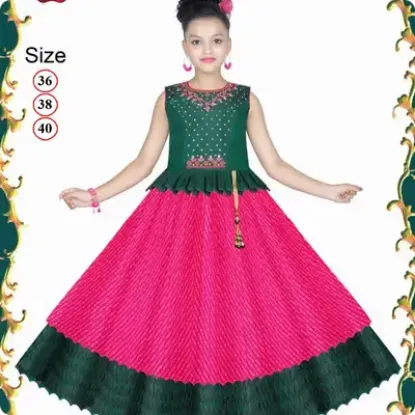 ఫ్రాక్  అమ్మాయిల దుస్తులు. యొక్క చిత్రం