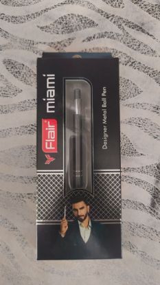 దాని ప్యాకేజింగ్‌లో ఫ్లెయిర్ మయామి డిజైనర్ మెటల్ బాల్ పెన్ యొక్క చిత్రం