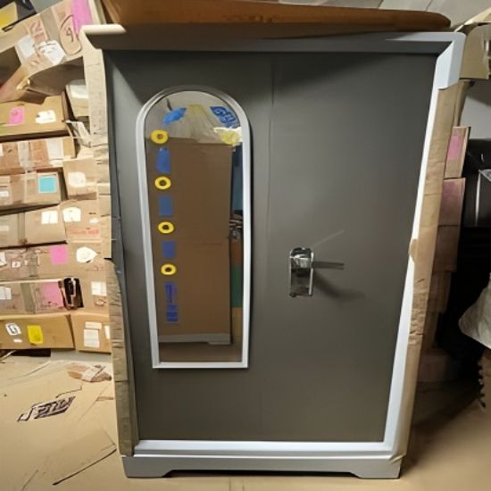 వార్డ్‌రోబ్‌లు (కబోర్డ్‌లు) యొక్క చిత్రం