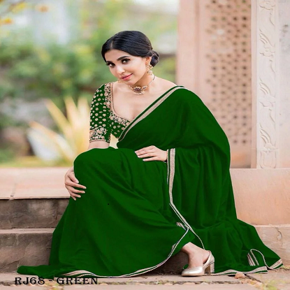 సరిపోయే బ్లౌజ్ ముక్కలతో కూడిన భారీ జార్జెట్ ఎంబ్రాయిడరీ చీర యొక్క చిత్రం