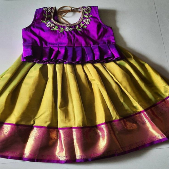 కాంచీపురం బేబీ పట్టు లగల్లు (2 సంవత్సరాల నుండి 7 సంవత్సరాల పిల్లలు) యొక్క చిత్రం